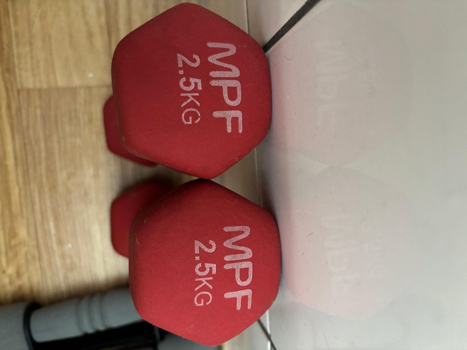 Diverse dumbbells en gewichten (0.5kg, 2kg, 2.5kg), Sport en Fitness, Ophalen, Zo goed als nieuw, Armen, Dumbbell