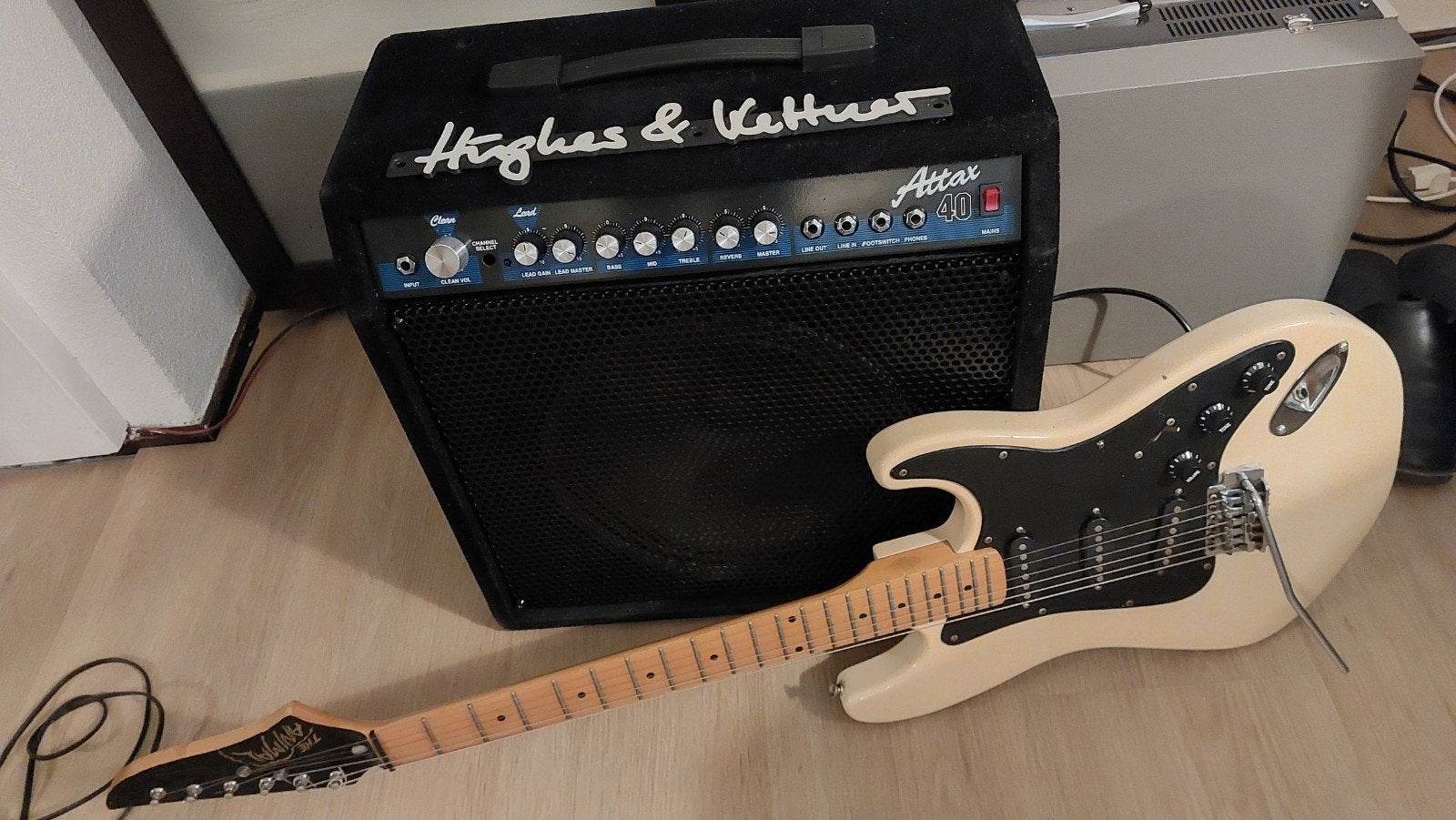 Hughes & Kettner Attax 40 versterker met gitaar, Gebruikt, Met versterker, Solid body, Ophalen