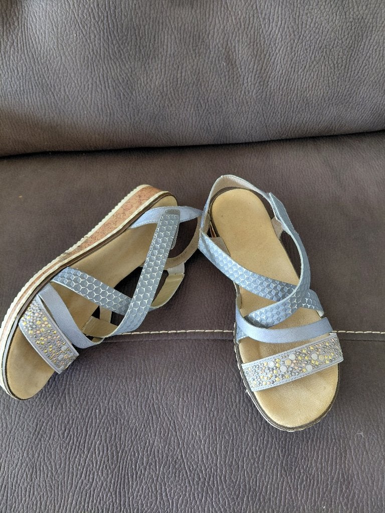Licht blauwe dames sandaal maat 40, Kleding | Dames, Blauw, Zo goed als nieuw, Rieker, Sandalen of Muiltjes