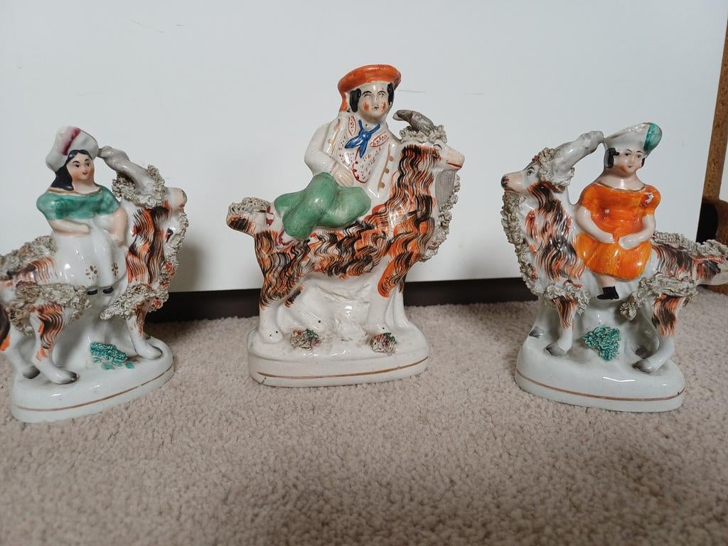 3 beeldjes antiek Staffordshire uit de 19e eeuw, waarschijnl, Antiek en Kunst, Antiek | Keramiek en Aardewerk, Ophalen of Verzenden