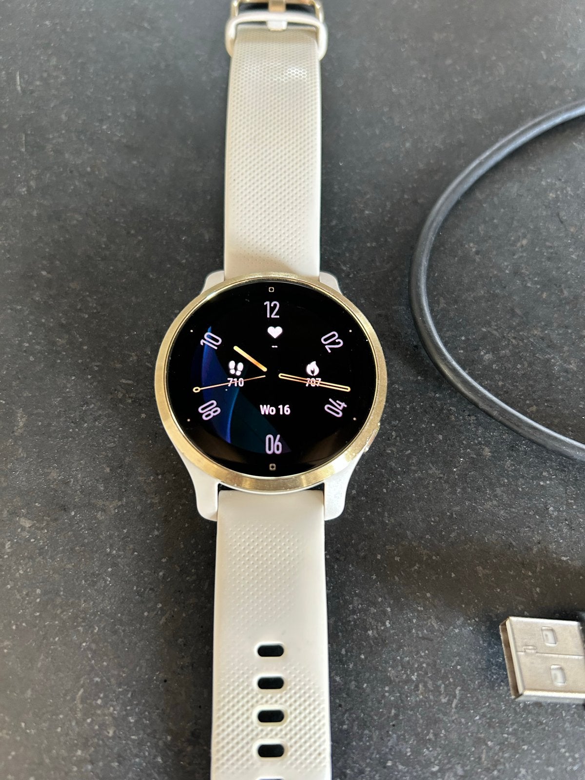 Garmin Venu 2S - Inclusief Oplaadkabel en Doosje, Sieraden, Tassen en Uiterlijk, Ophalen of Verzenden, Waterdicht, Zilver, Afstand