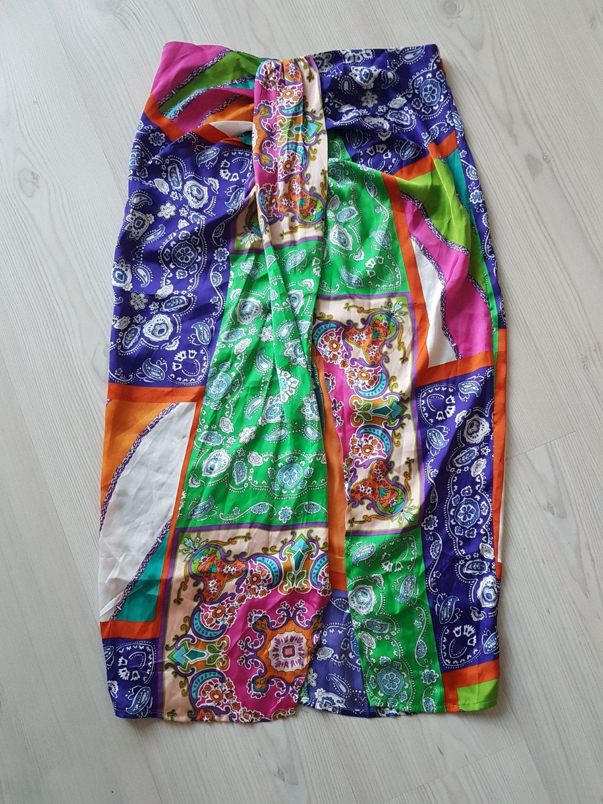 Bali rok Indonesië in size medium, Ophalen of Verzenden, Zo goed als nieuw, Maat 38/40 (M), Onder de knie
