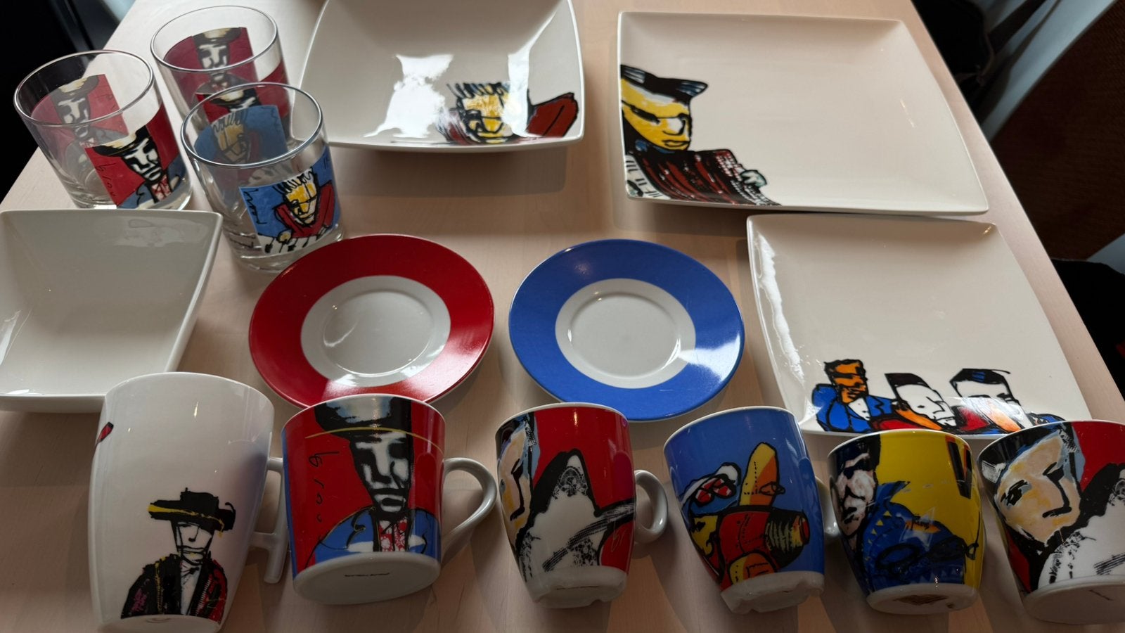 Herman Brood servies, Ophalen