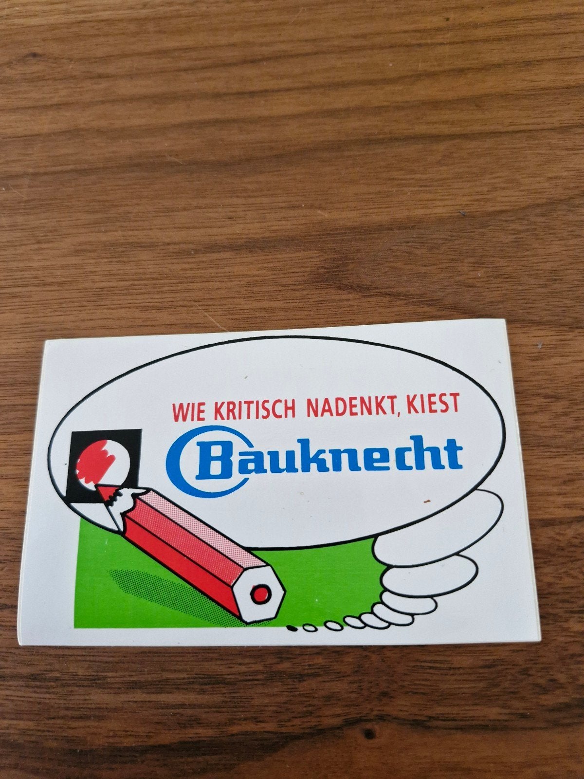 8283  Bauknecht sticker - 'Wie kritisch nadenkt, kiest', Verzamelen, Ophalen of Verzenden, Zo goed als nieuw, Merk