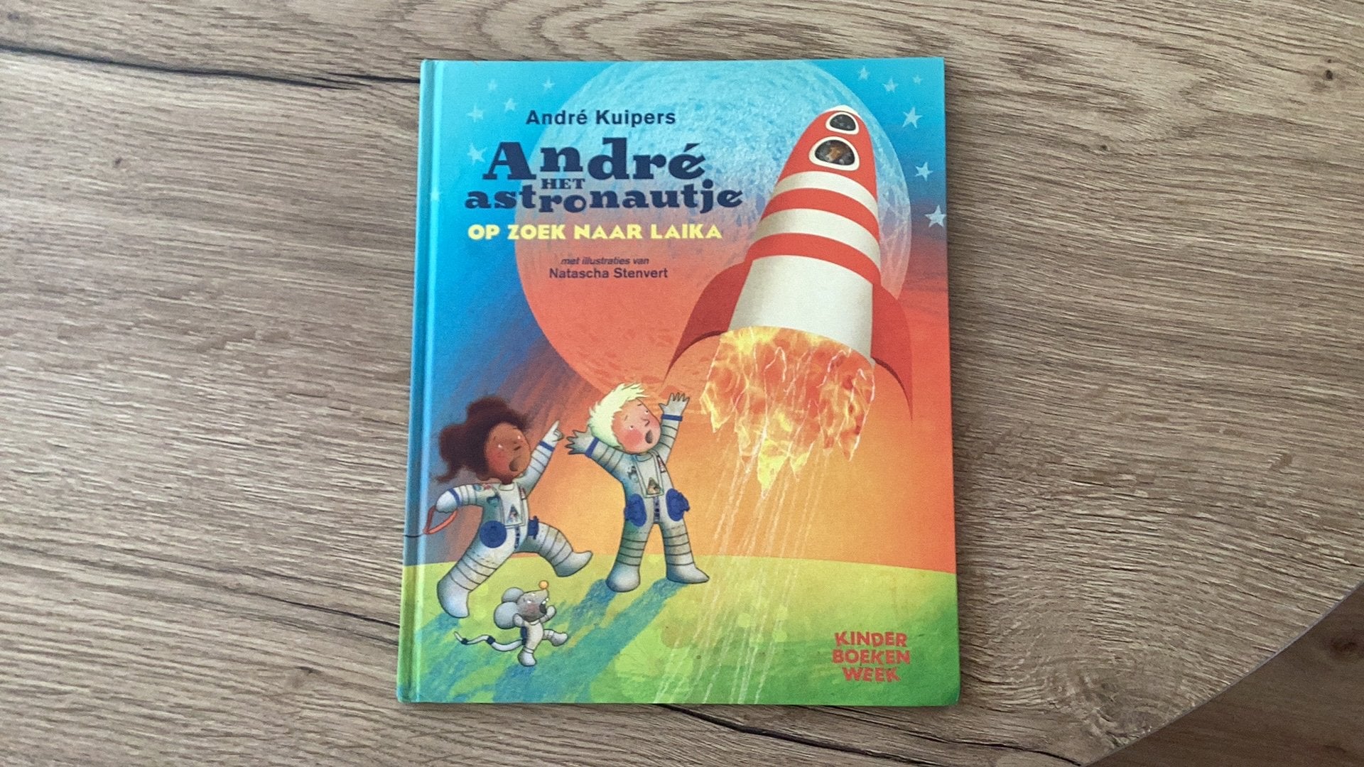 André Kuipers - André het astronautje op zoek naar Laika, Boeken, Ophalen of Verzenden, Zo goed als nieuw, André Kuipers