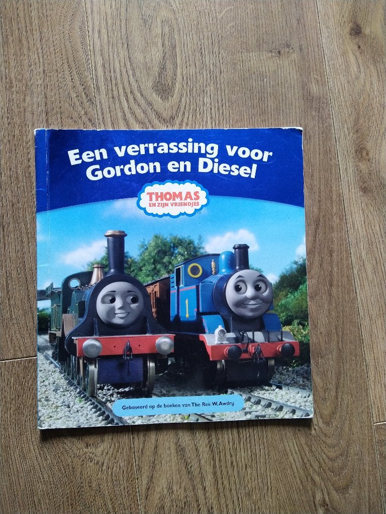 Thomas de trein - Een verrassing voor Gordon en Diesel, Ophalen of Verzenden, Gebruikt