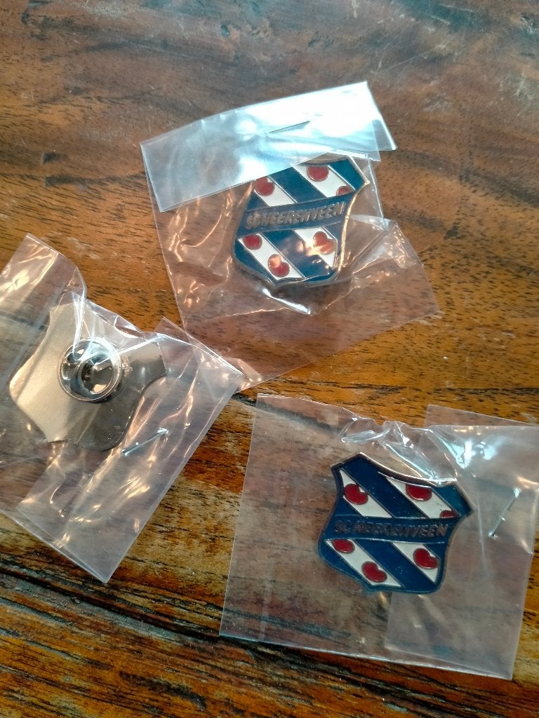 SC Heerenveen voetbal logo pin sport club vereniging, Verzamelen, Ophalen of Verzenden, Nieuw, Sport