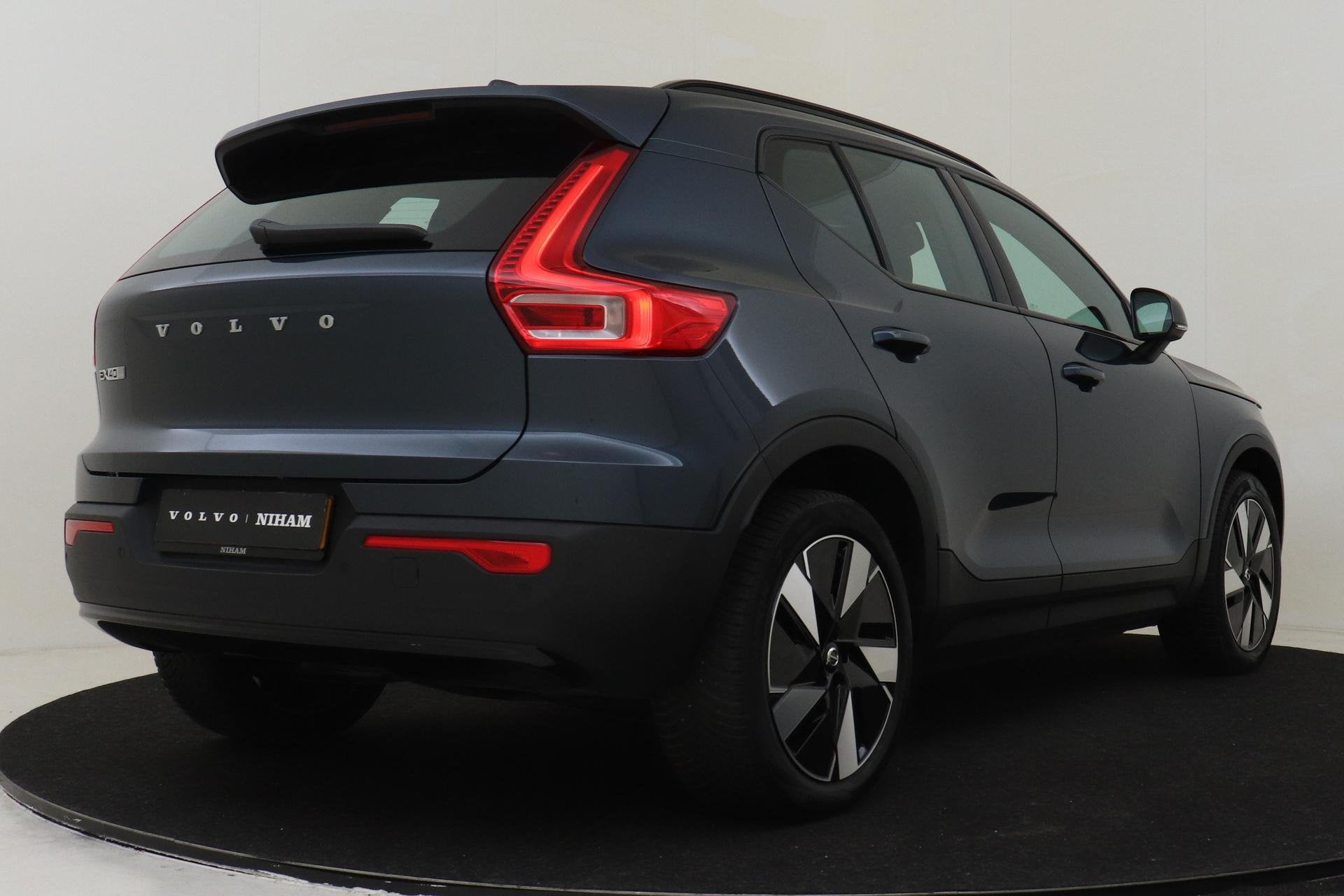 Volvo EX40 SINGLE MOTOR EXTENDED RANGE PLUS 82 kWh -HARMAN/K, Auto's, Automaat, 12 maanden, Gebruikt, 82 kWh