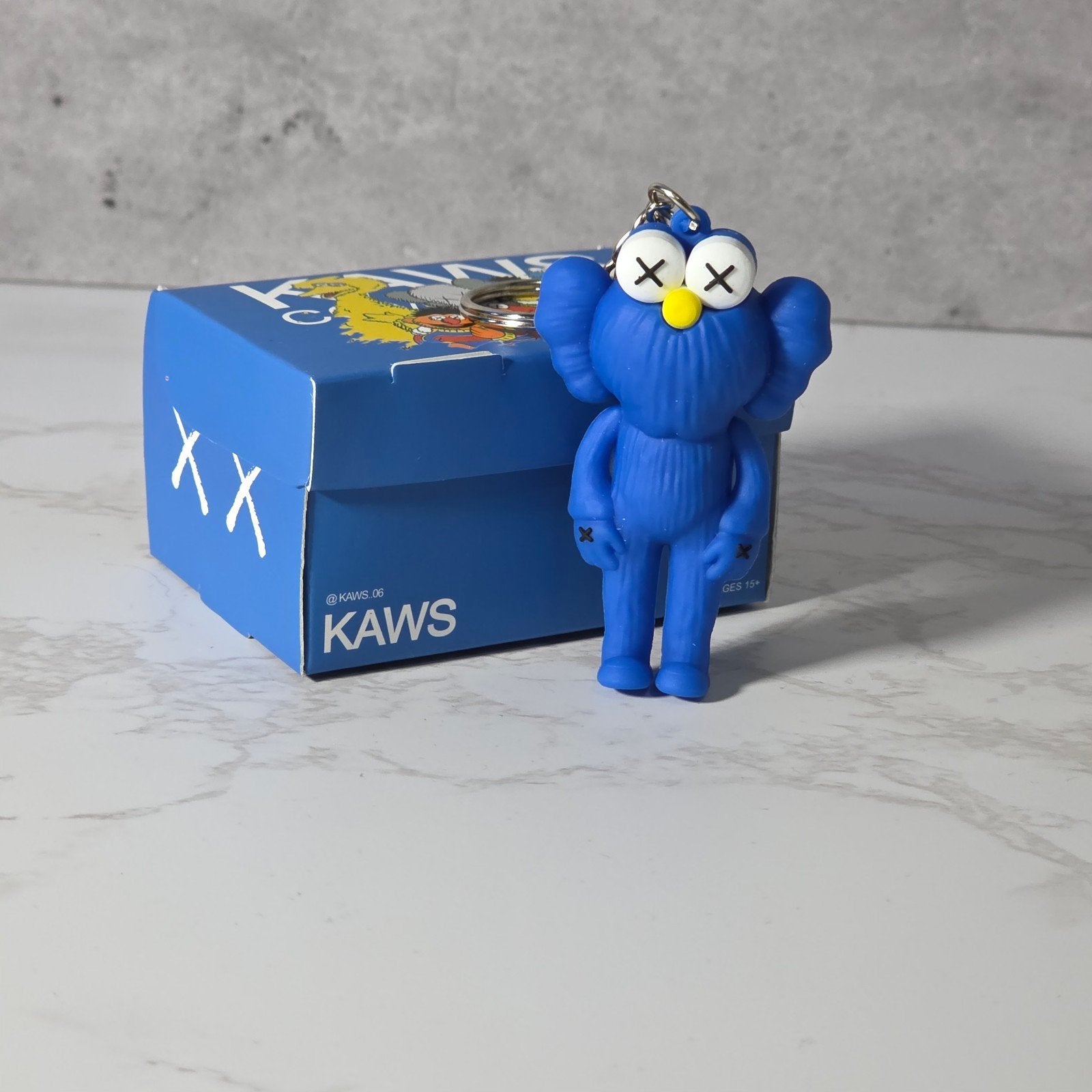 KAWS x Sesame Street Blauwe Sleutelhanger, Ophalen of Verzenden, Nieuw