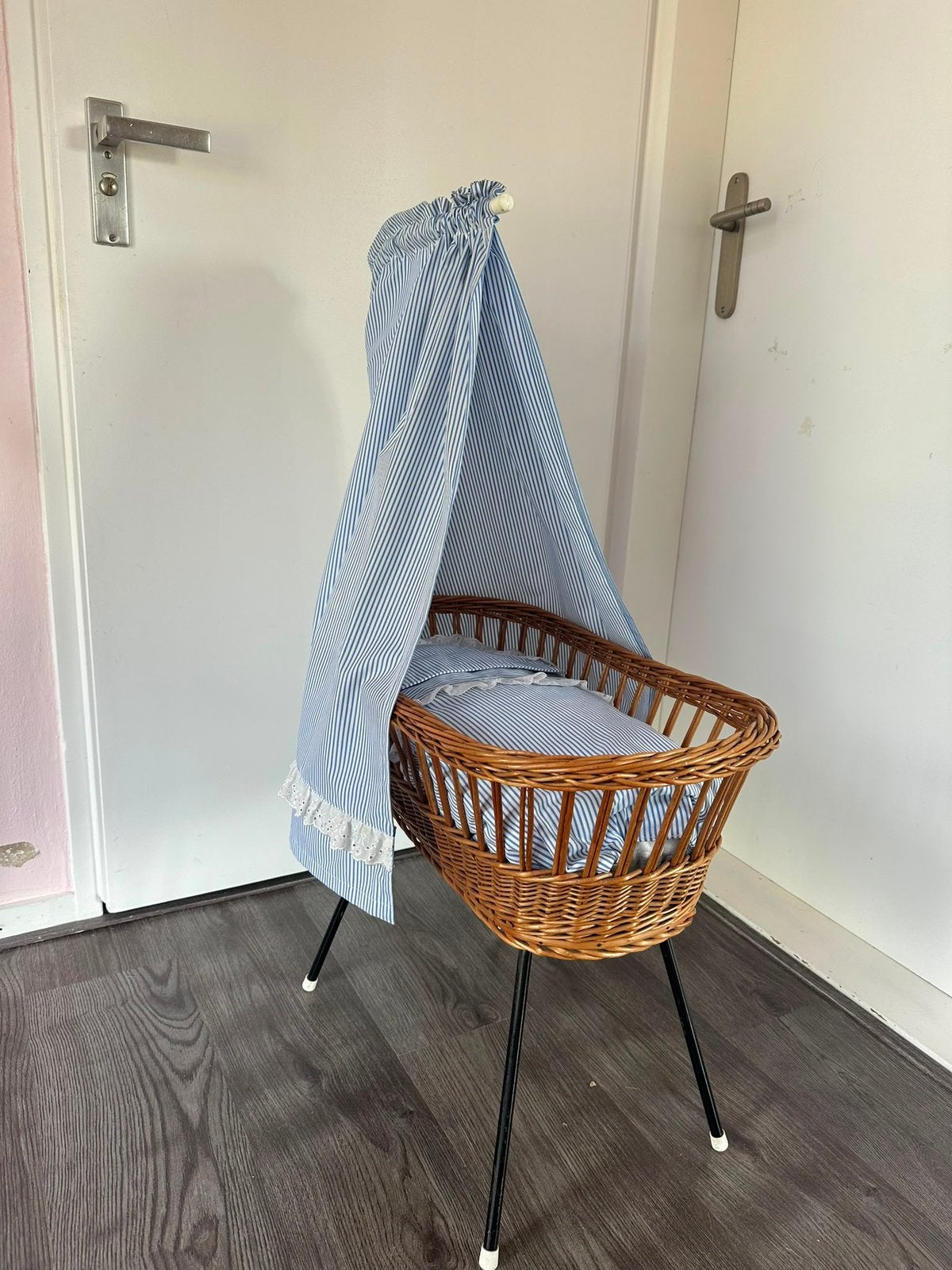 Poppenwiegje, Ophalen, Zo goed als nieuw, Babypop