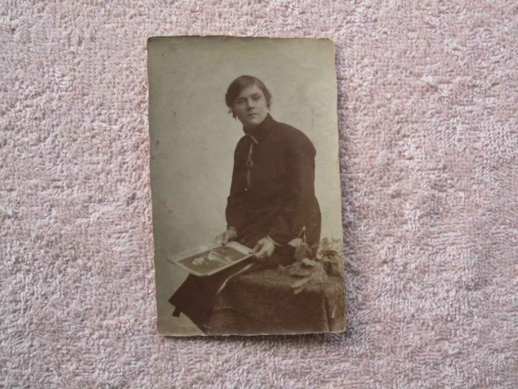 Antieke foto van vrouw, Fotografie Moderne Stijl C. Kloens., Gebruikt, Foto, Ophalen of Verzenden, Voor 1940