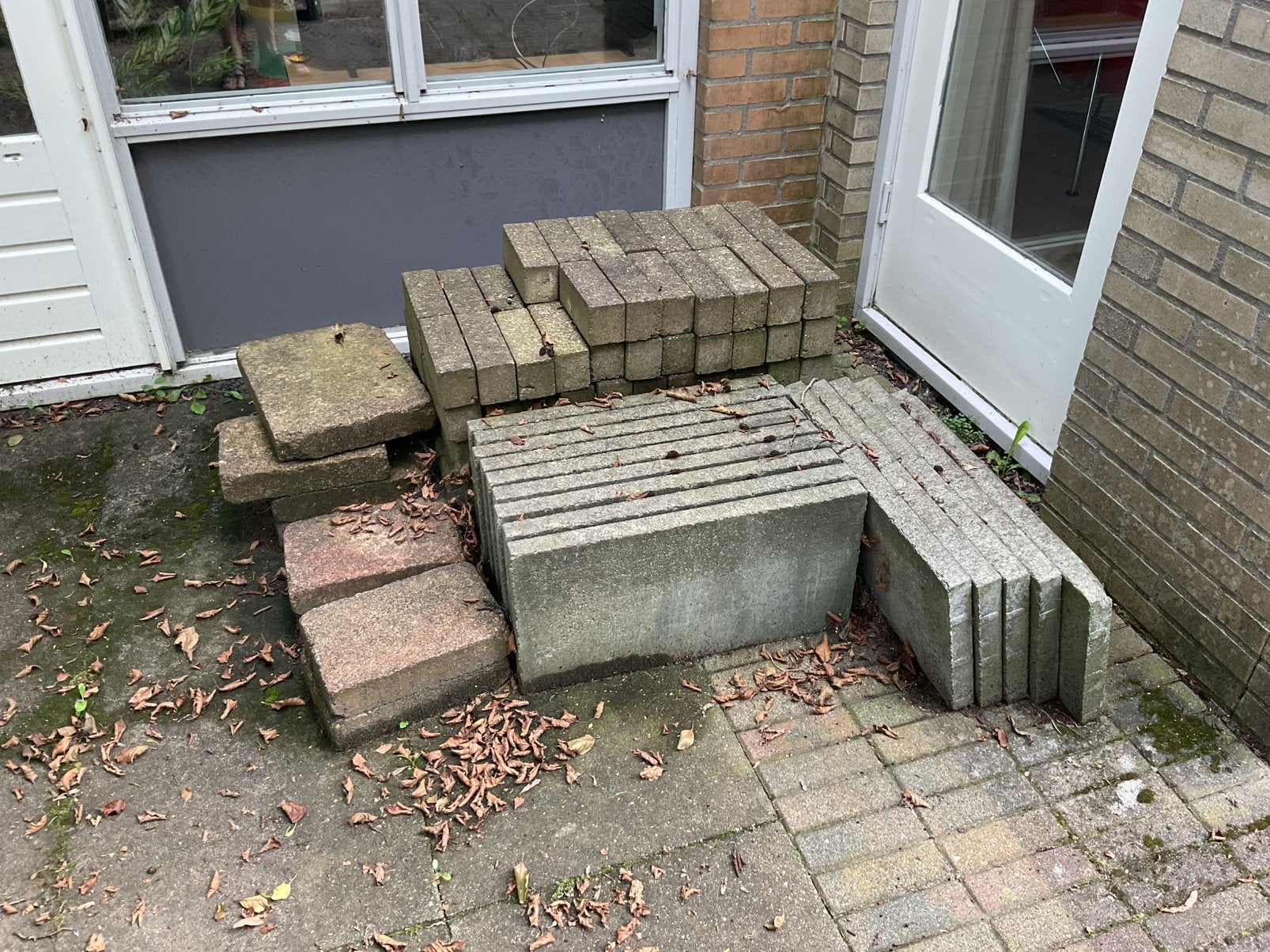 Diverse stenen en tegels voor in de tuin, gratis af te halen, Tuin en Terras, Ophalen, Gebruikt, Klinkers, Minder dan 5 m²