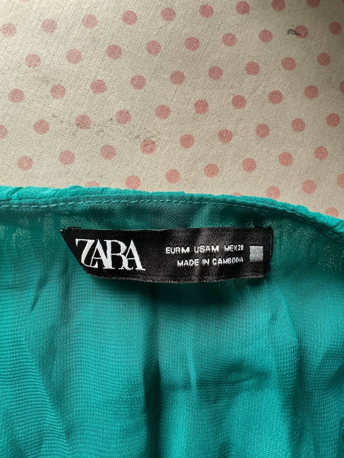 Zara geplooide jurk smaragdgroen, Kleding | Dames, Maat 38/40 (M), Ophalen of Verzenden, Zo goed als nieuw, Knielengte