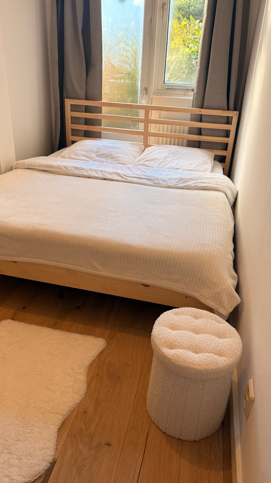 IKEA houten bed met matras – zo goed als nieuw, Huis en Inrichting, Ophalen, Overige kleuren, Tweepersoons, Zo goed als nieuw