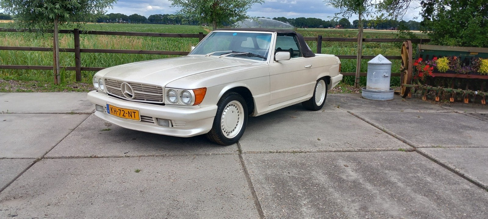 Mercedes Benz  1973  Cabriolet, Auto's, Oldtimers, Bedrijf, Mercedes-Benz, Benzine, Cabriolet, Automaat, Wit, Bruin, Ophalen