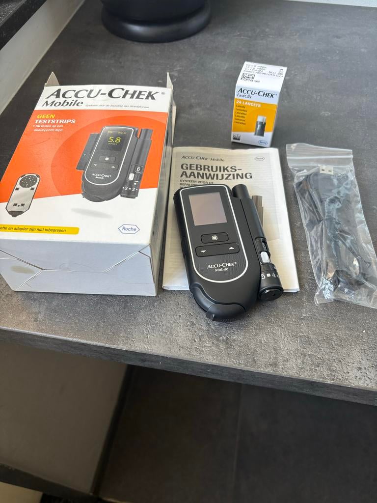 Accu-Chek Mobile bloedglucosemeter met lancetten, Ophalen of Verzenden, Zo goed als nieuw, Overige typen