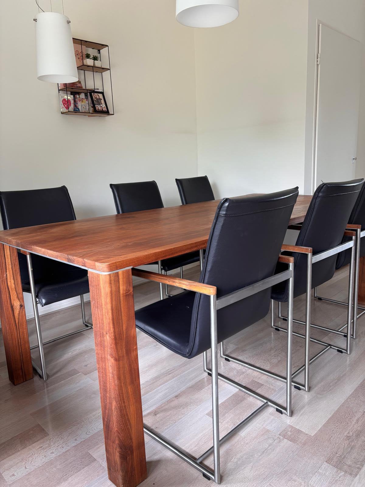 Moderne eethoek met notenhouten tafel en 6 stoelen, Huis en Inrichting, Ophalen, 100 tot 150 cm, 200 cm of meer, Zo goed als nieuw