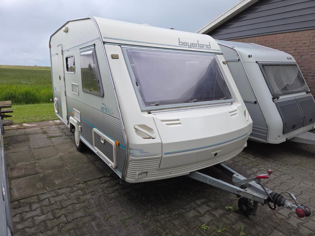 Beyerland 430 ,1996, Caravans en Kamperen, Caravans, Vast bed, Treinzit, 750 - 1000 kg, Particulier