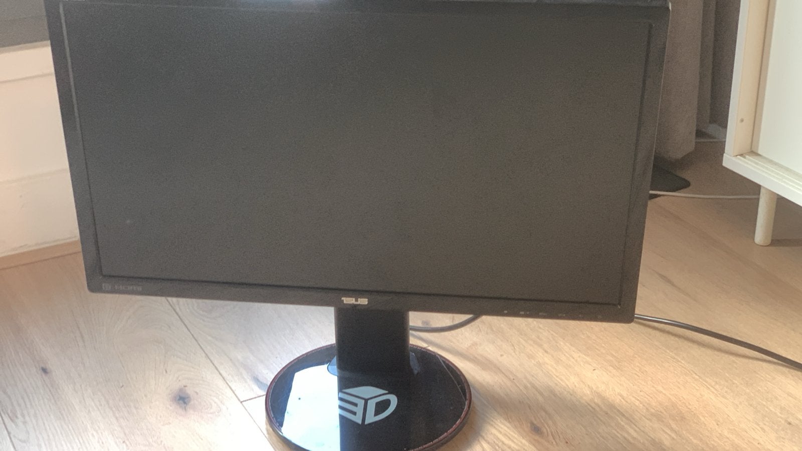 ASUS VG248QE 24” 144Hz Gaming Monitor, Gebruikt, 101 t/m 150 Hz, In hoogte verstelbaar, Full HD