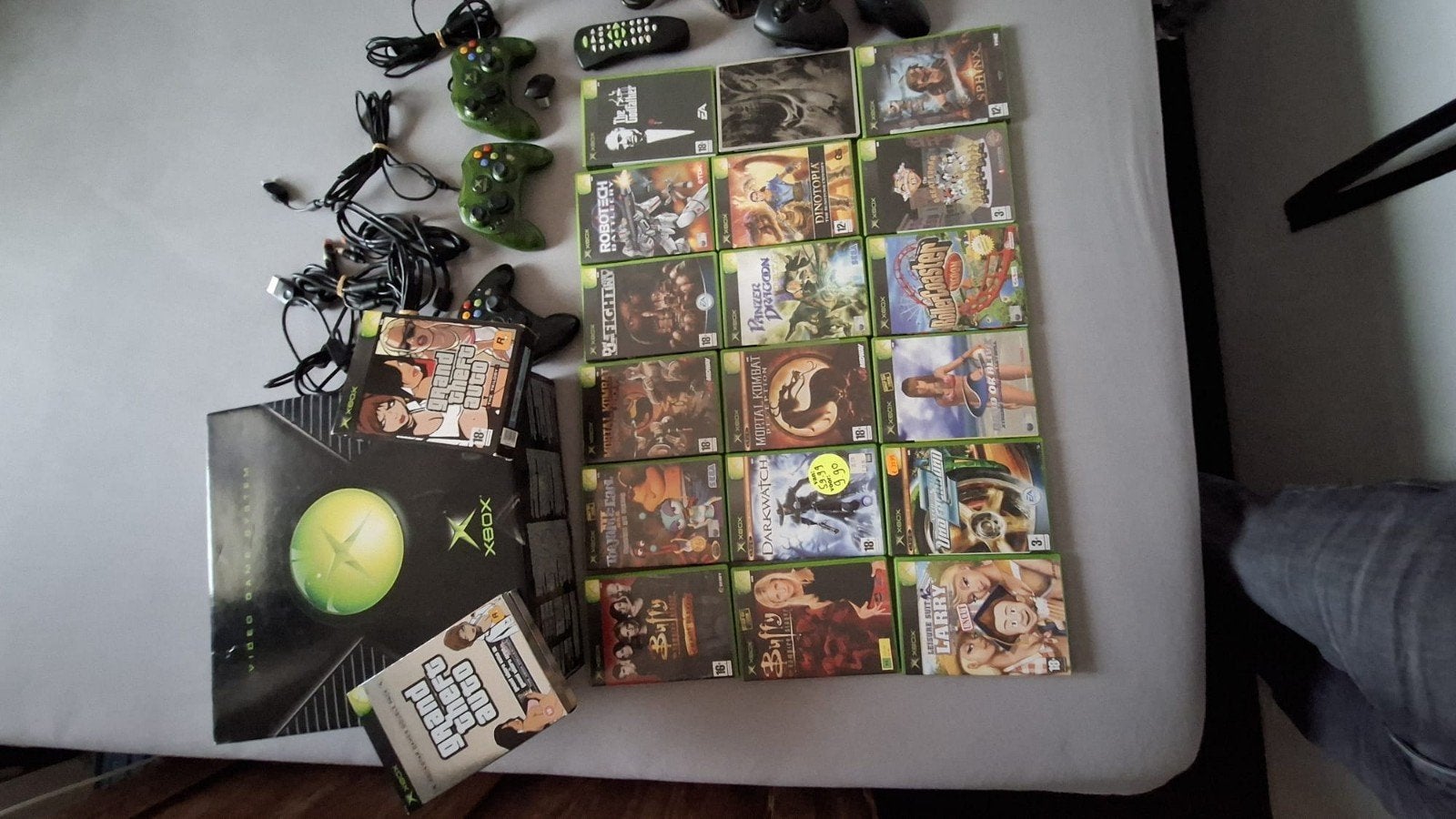 Originele Xbox console met een verzameling games en controll, Spelcomputers en Games, Spelcomputers | Xbox Original, Ophalen, Gebruikt