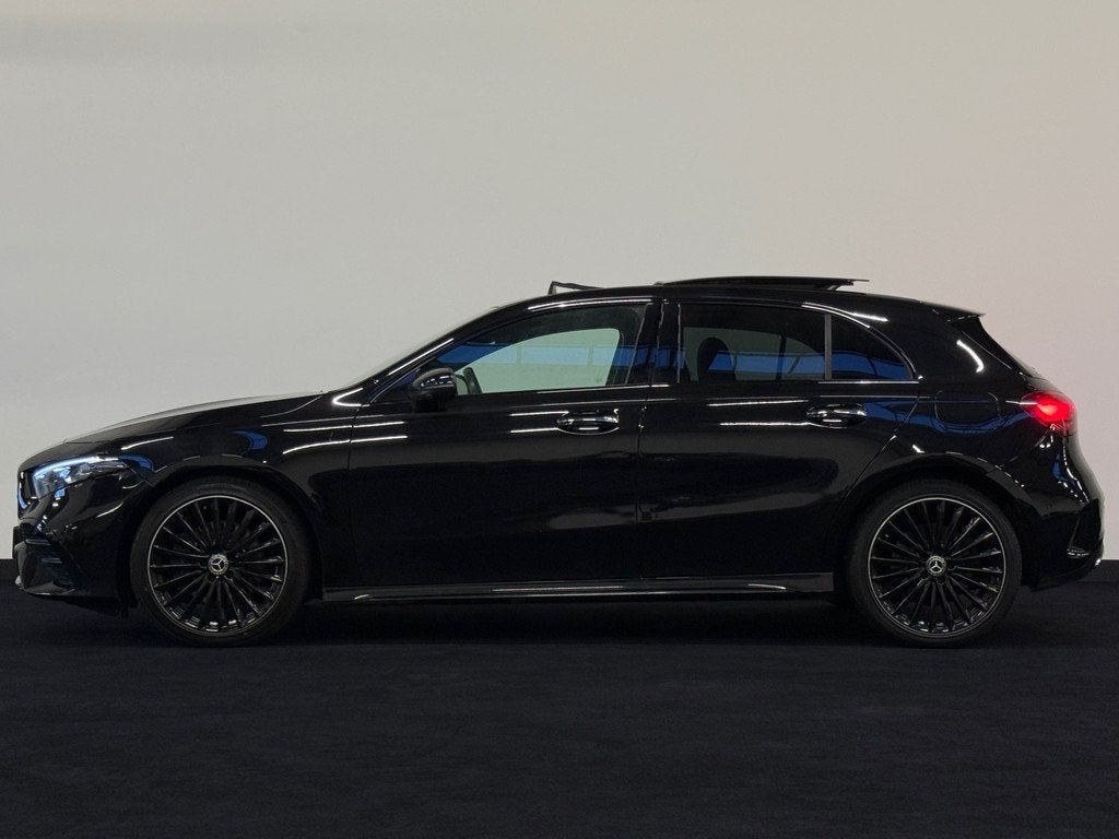 Mercedes-Benz A-klasse 250 e AMG Blackpack Pano Memory 360 S, Auto's, Gebruikt, Zwart, 4 cilinders, Met garantie (alle)