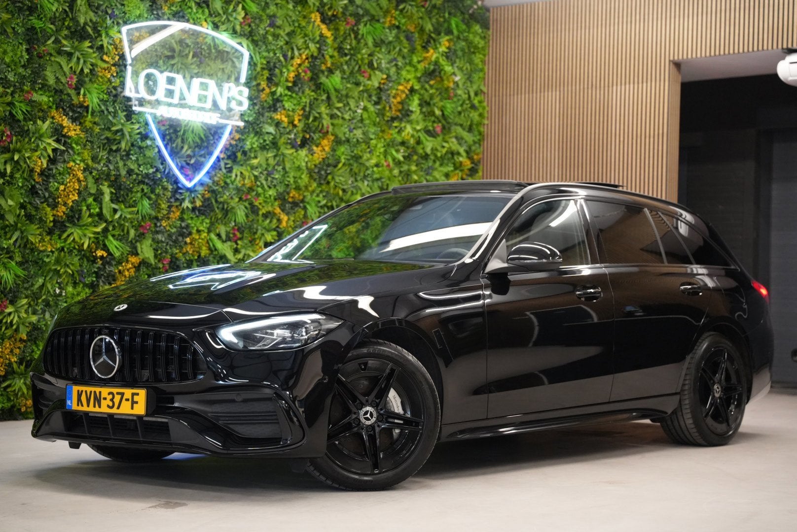 Mercedes-Benz C-klasse Estate 300 e AMG Line / Panorama dak, Auto's, Automaat, Dealer onderhouden, Achterwielaandrijving, 4 cilinders