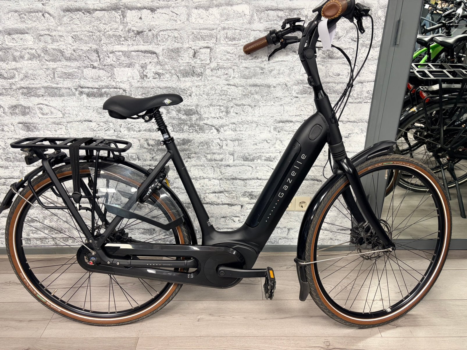 Gazelle Grenoble C8 E-Bike, Ophalen, Zo goed als nieuw, 51 tot 55 cm, 50 km per accu of meer