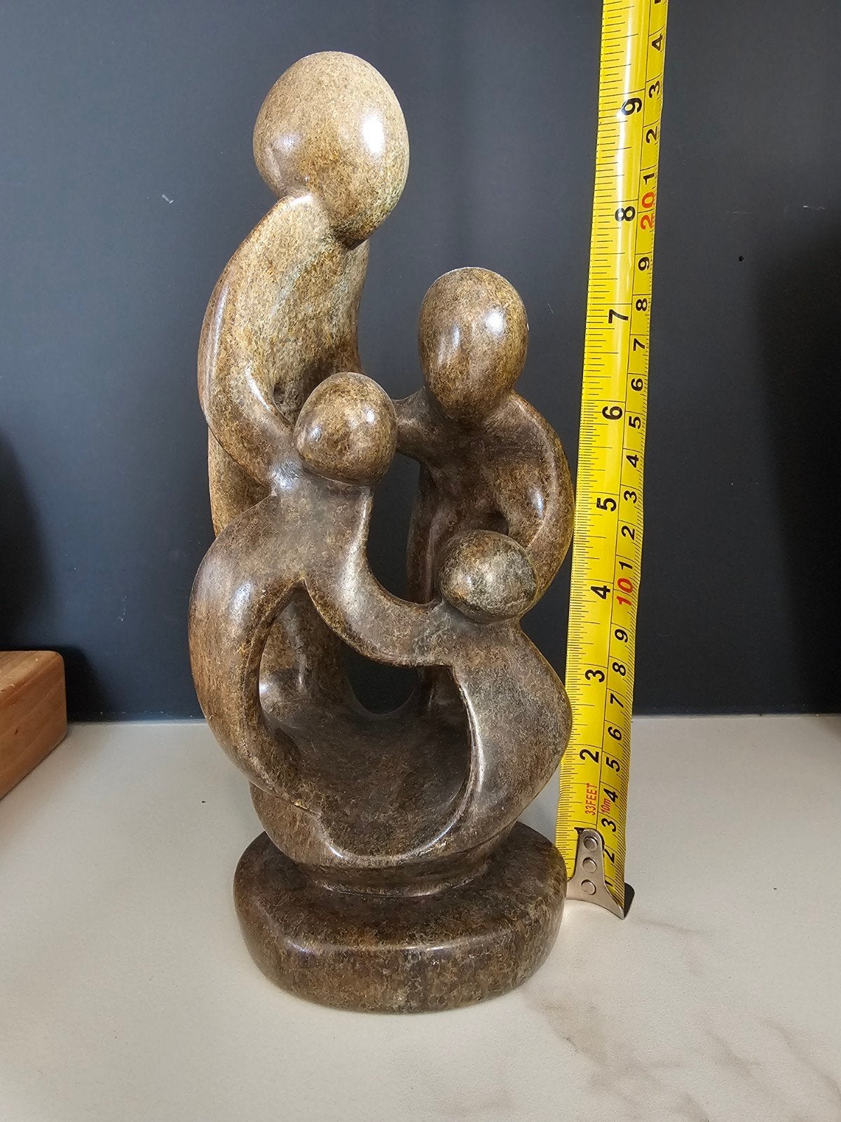 Stenen beeld ‘Gezin van 4 personen’ uit serpentij, Antiek en Kunst, Kunst | Beelden en Houtsnijwerken, Ophalen