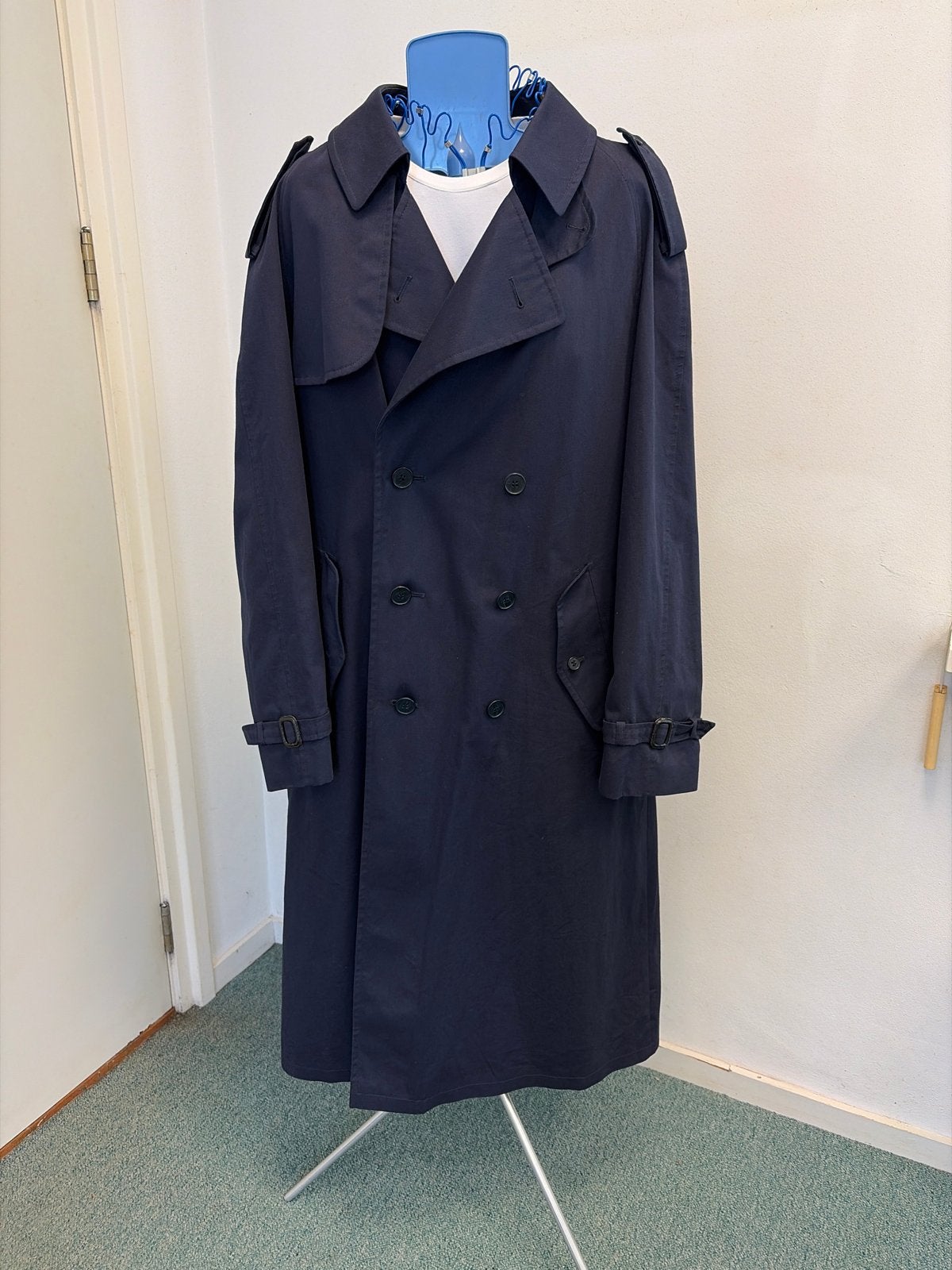Stijlvolle donkerblauwe trenchcoat voor heren trenchcoat, Ophalen, Zo goed als nieuw, Maat 48/50 (M), Blauw
