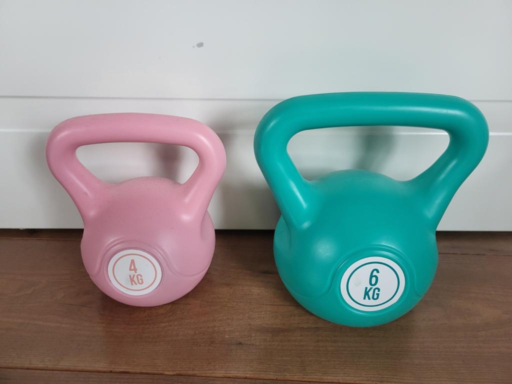 Kettlebells 4 kg + 6 kg, Sport en Fitness, Ophalen, Zo goed als nieuw, Kettlebell