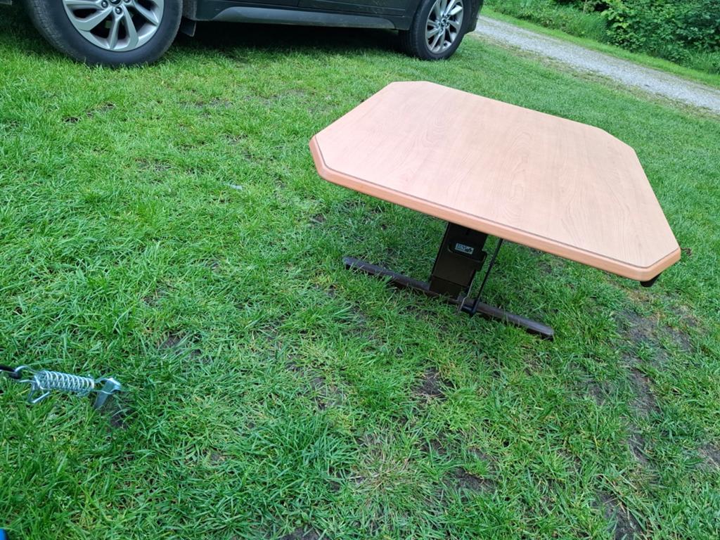 Verstelbare Campingtafel /caravan rondzit, Ophalen, Gebruikt, Campingtafel