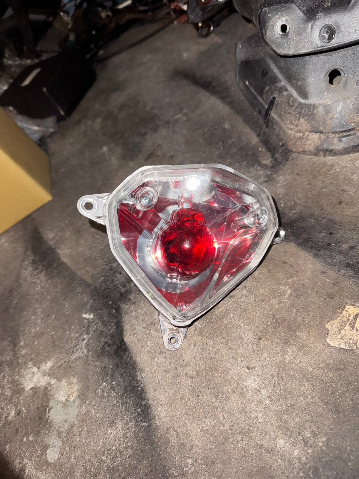 Yamaha Aerox R 4t Crystal Rouge achterlicht, Ophalen of Verzenden