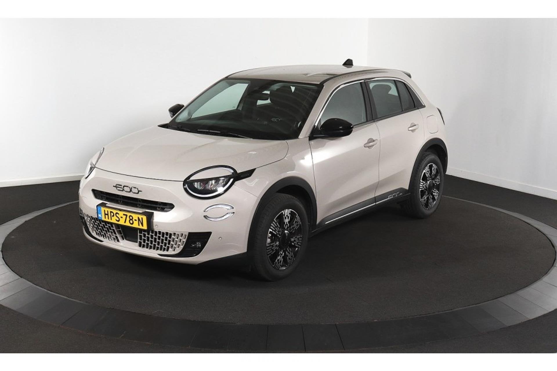 Fiat 600 1.2 Hybrid Urban (bj 2025, automaat), Auto's, Fiat, Bedrijf, Te koop, Benzine, SUV of Terreinwagen, Automaat, Zilver of Grijs