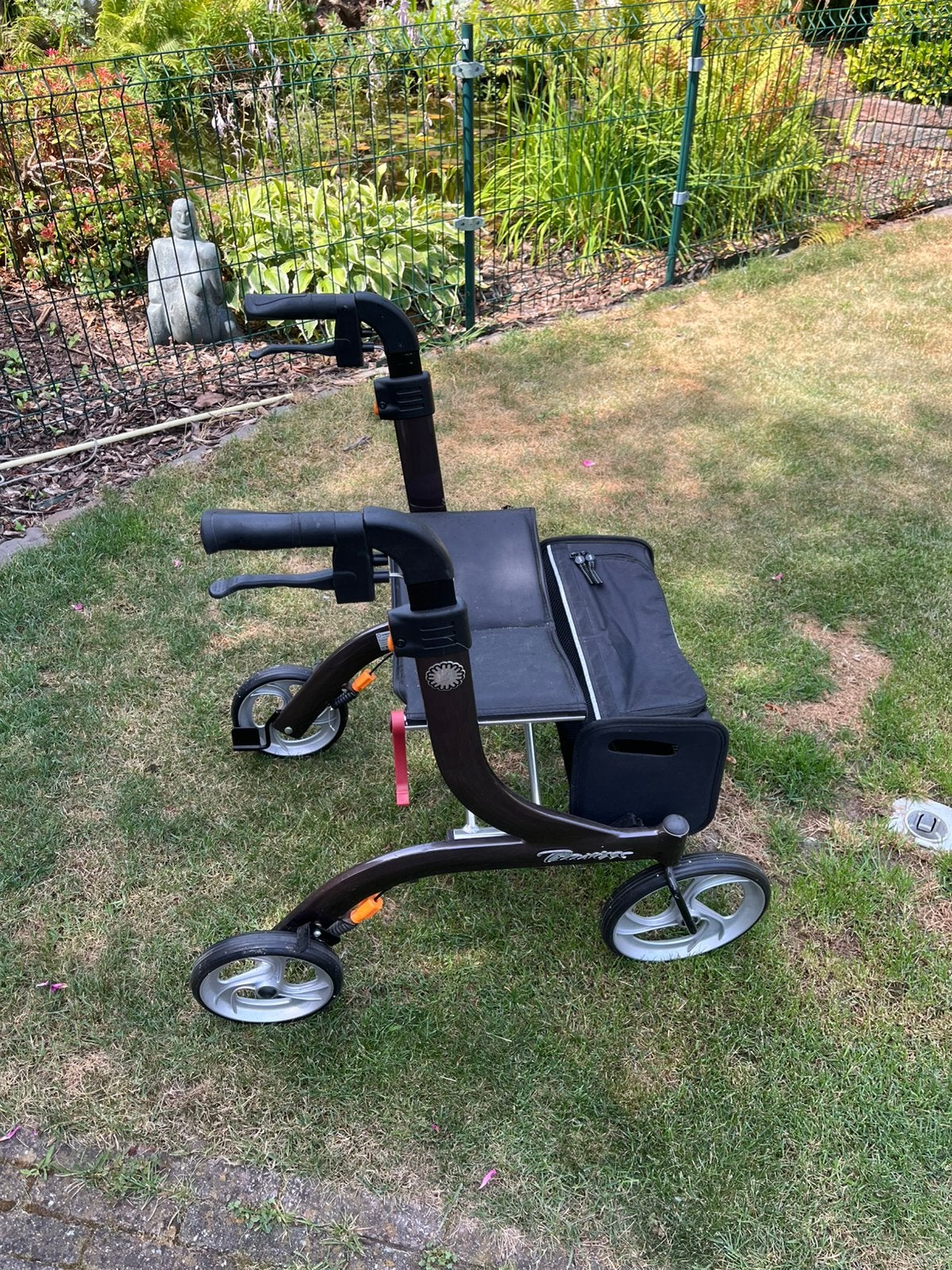 Travixx rollator bruin inklapbaar en mandje voor, Ophalen, Zo goed als nieuw