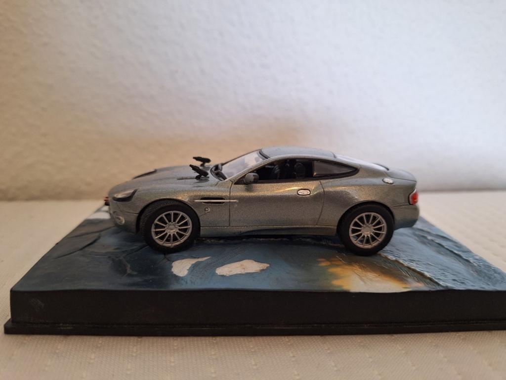 Aston Martin Vanquish modelauto James Bond Die Another Day, Ophalen of Verzenden, Zo goed als nieuw