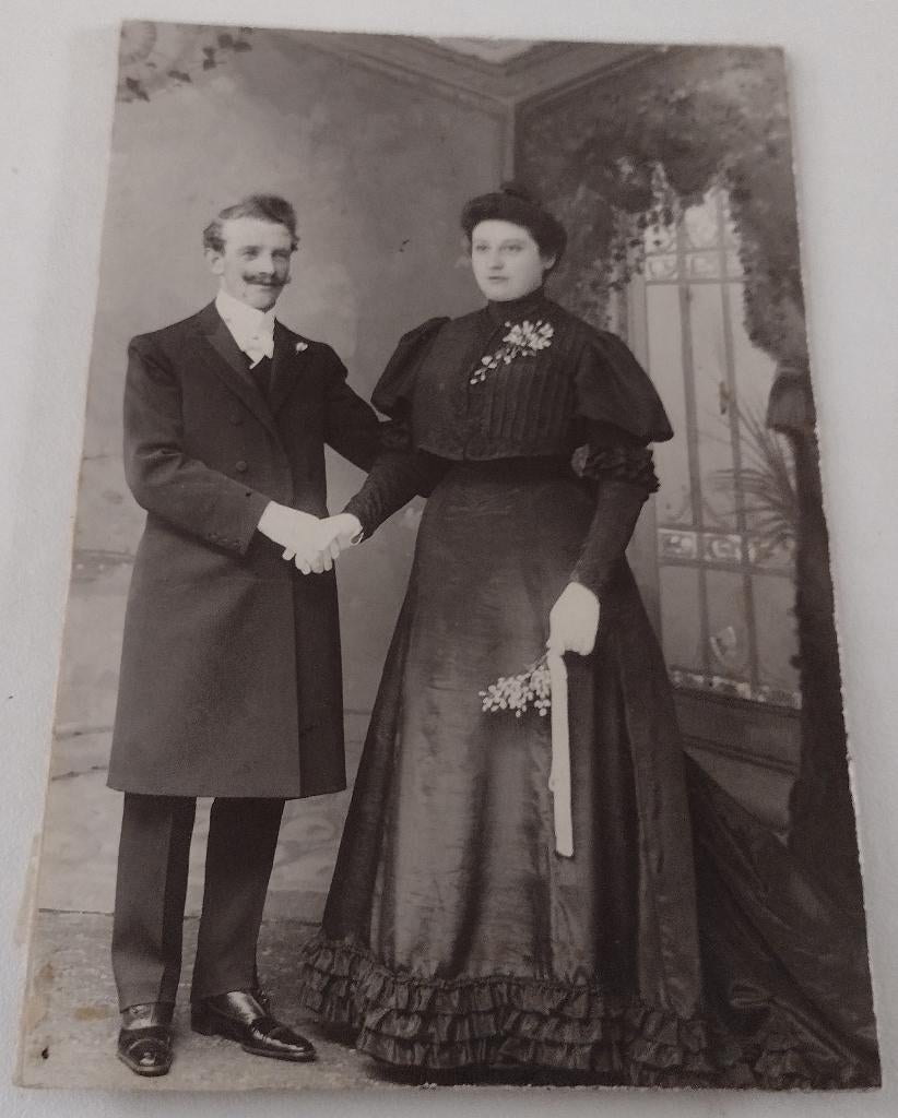 oude foto huwelijk-zwarte trouwjurk, Ophalen of Verzenden, Voor 1940, Gebruikt, Overige onderwerpen