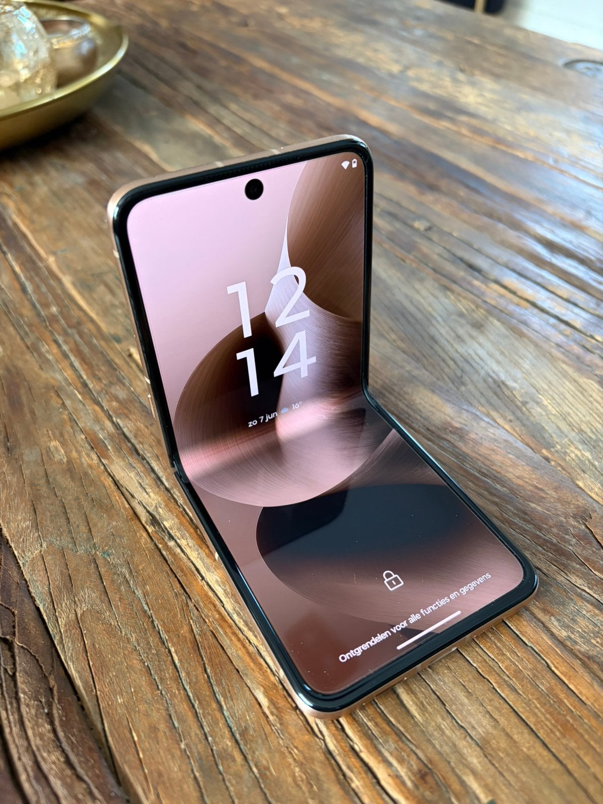 Motorola Razr 60 Ultra. Bruin, hout. 512GB nieuwstaat., Ophalen of Verzenden, Zo goed als nieuw, 6 megapixel of meer, Inklapmodel