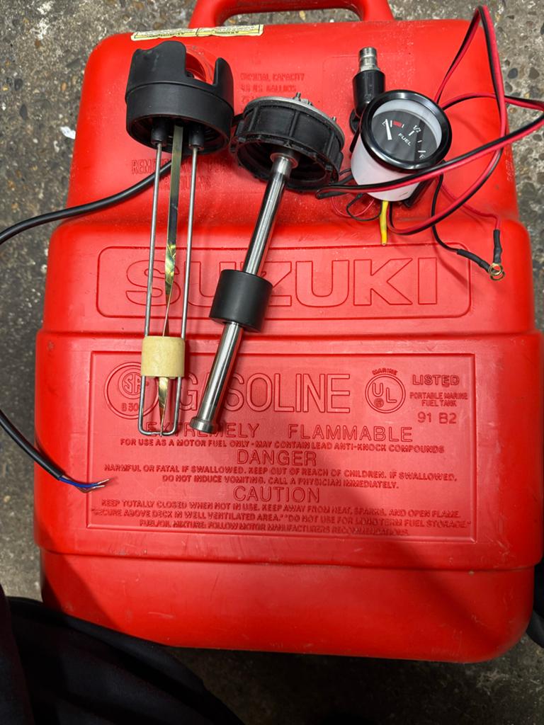 Suzuki 25L Boottank met elektrische benzine meter, Ophalen of Verzenden, Gebruikt, Motor en Techniek