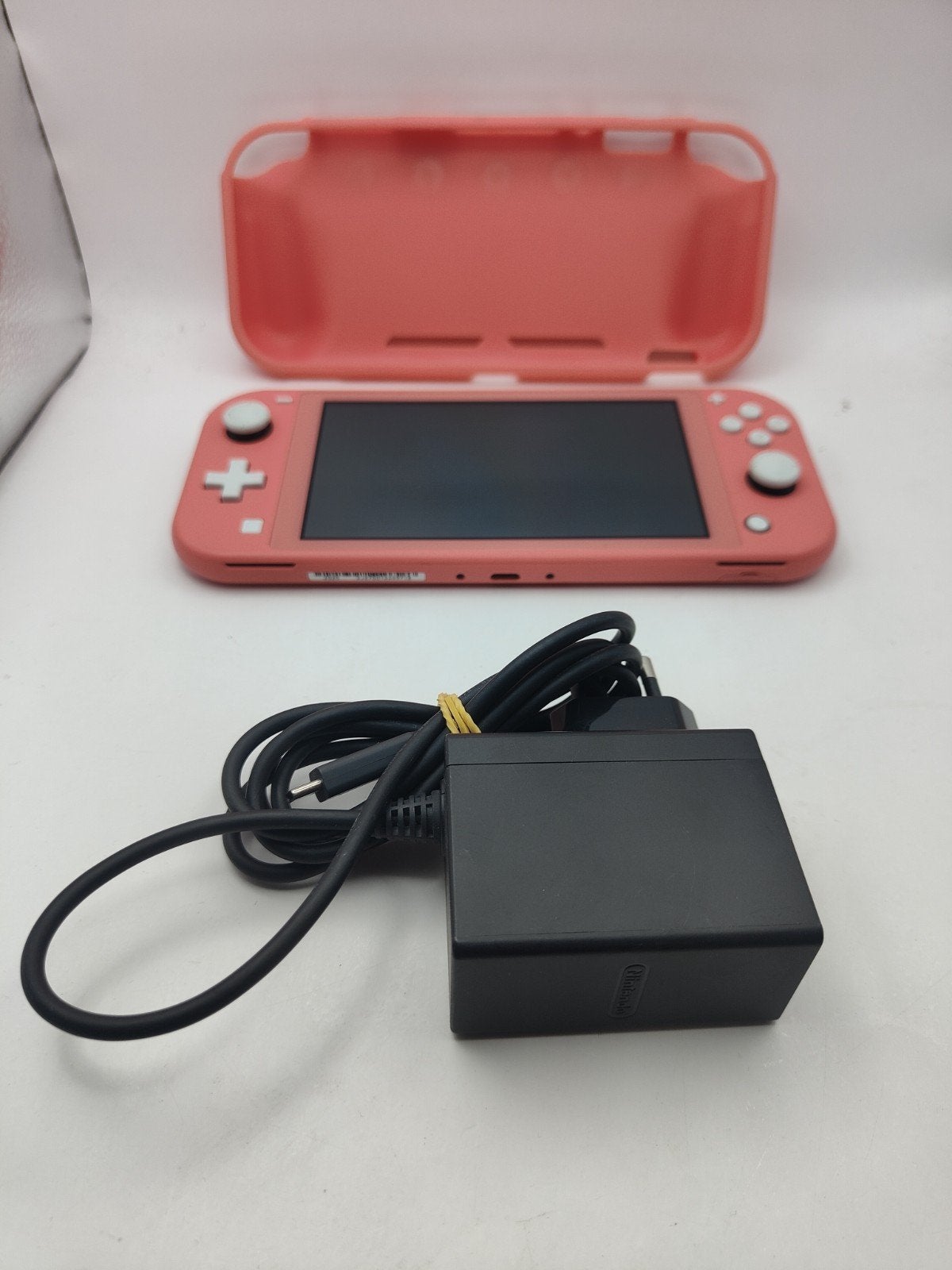 Nintendo Switch Lite Roze, Spelcomputers en Games, Spelcomputers | Nintendo Switch Lite, Support@nintendo.com, 11-1 Hokotate-cho, Kamitoba, Minami-ku, Kyoto 601-8501, Japan