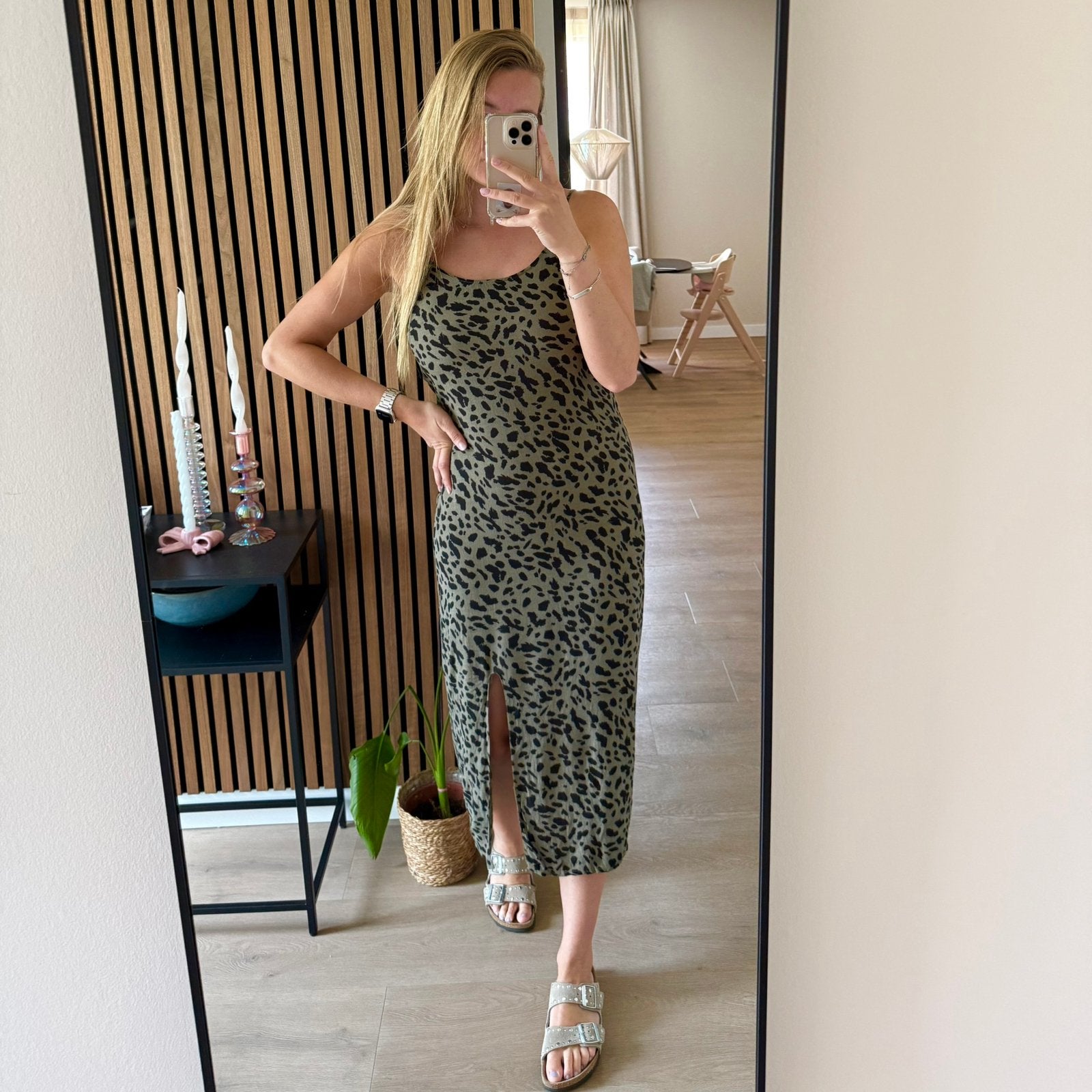 Legergroene cheetah jurk met split, Ophalen of Verzenden, Zo goed als nieuw, Maat 36 (S), Onder de knie