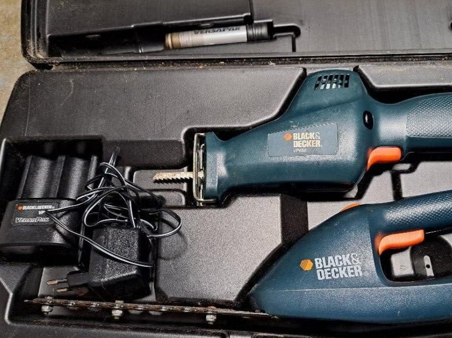 Black & Decker Combi-Pack. Heggeschaar-Zaag-Oplader-Accu's., Ophalen of Verzenden, Zo goed als nieuw, Elektrisch