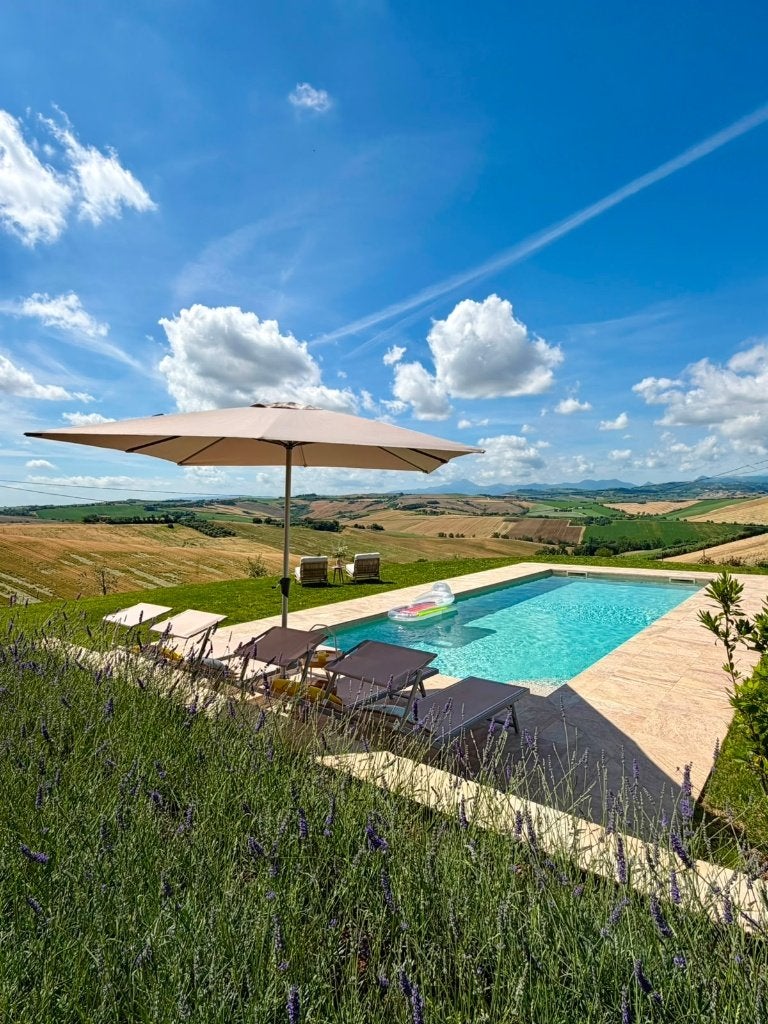 Luxe villa in Italie (Marken) bij Adriatische kust - zwembad, 8 personen, 4 of meer slaapkamers, Dorp, Afwasmachine