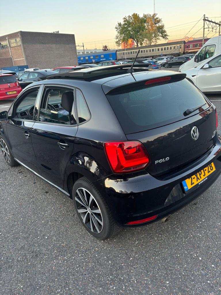 Volkswagen Polo 1.4 TDI 66KW BMT DSG 2014 Zwart, Auto's, 580 kg, Zwart, Origineel Nederlands, Diesel