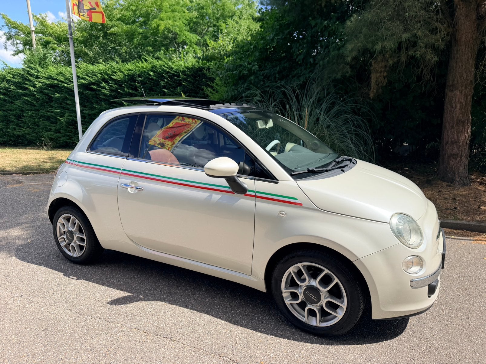Fiat 500 1.2 69pk Lounge AIRCO/PANORAMA/ LEDER/ 15”incl/NL /, Auto's, Fiat, 1242 cc, 4 cilinders, 840 kg, Wit