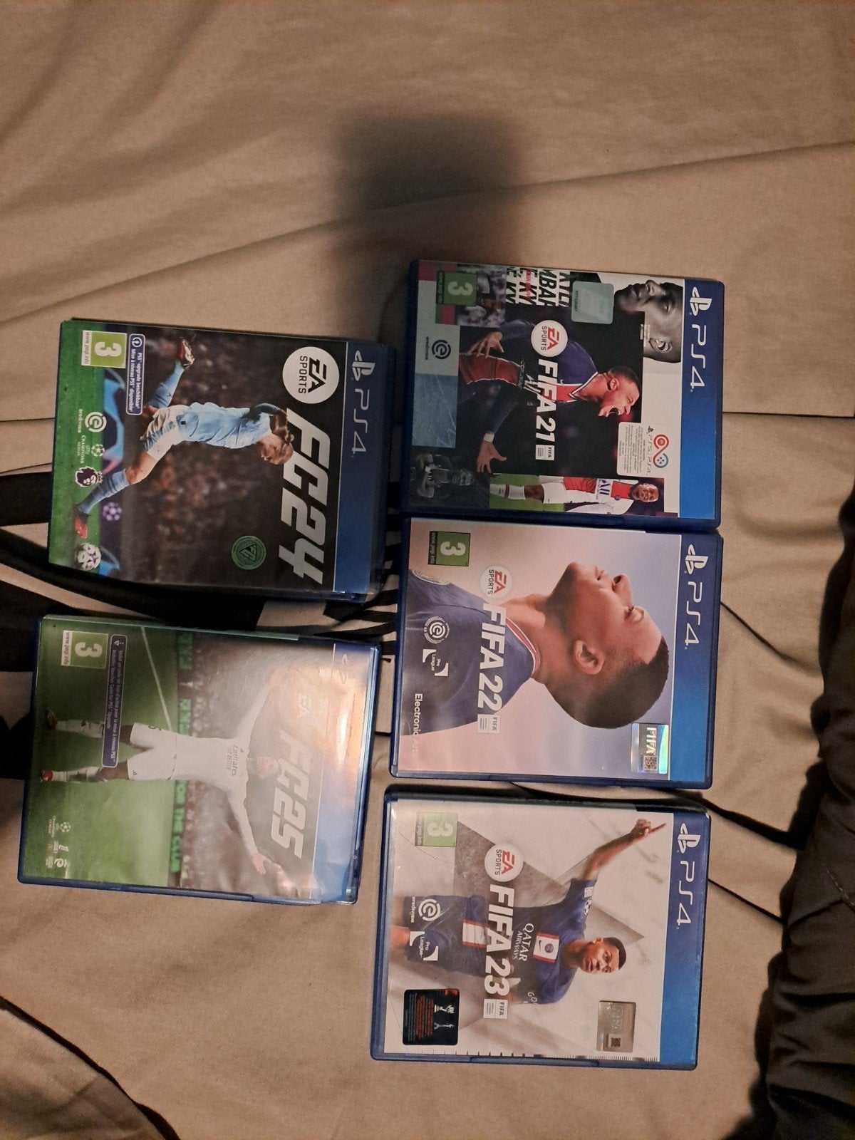 Fifa 21 tm 25, Ophalen of Verzenden, Zo goed als nieuw, Sport, 3 spelers of meer