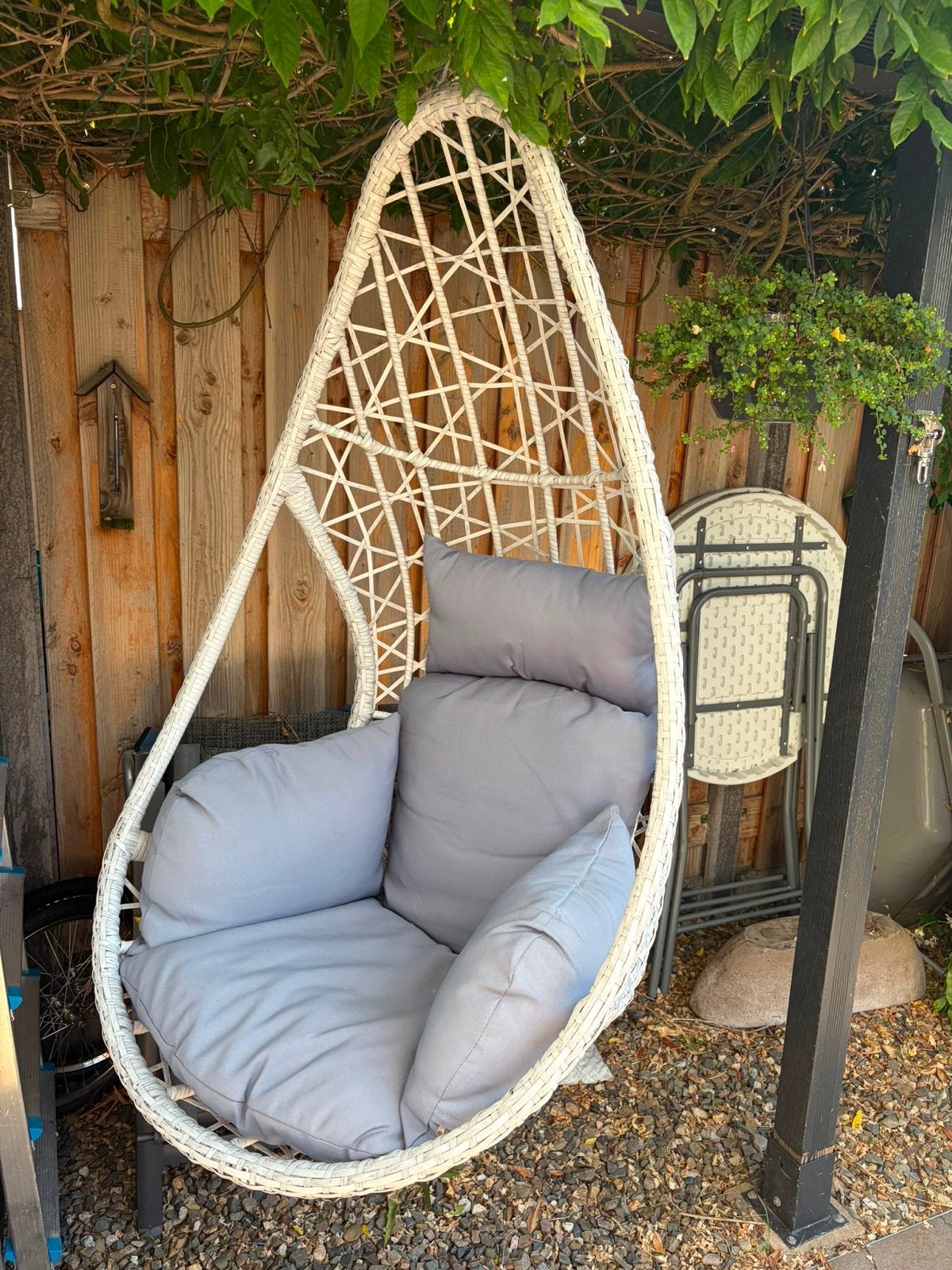 Witte hangstoel met grijze kussens, Ophalen, Gebruikt, Wicker