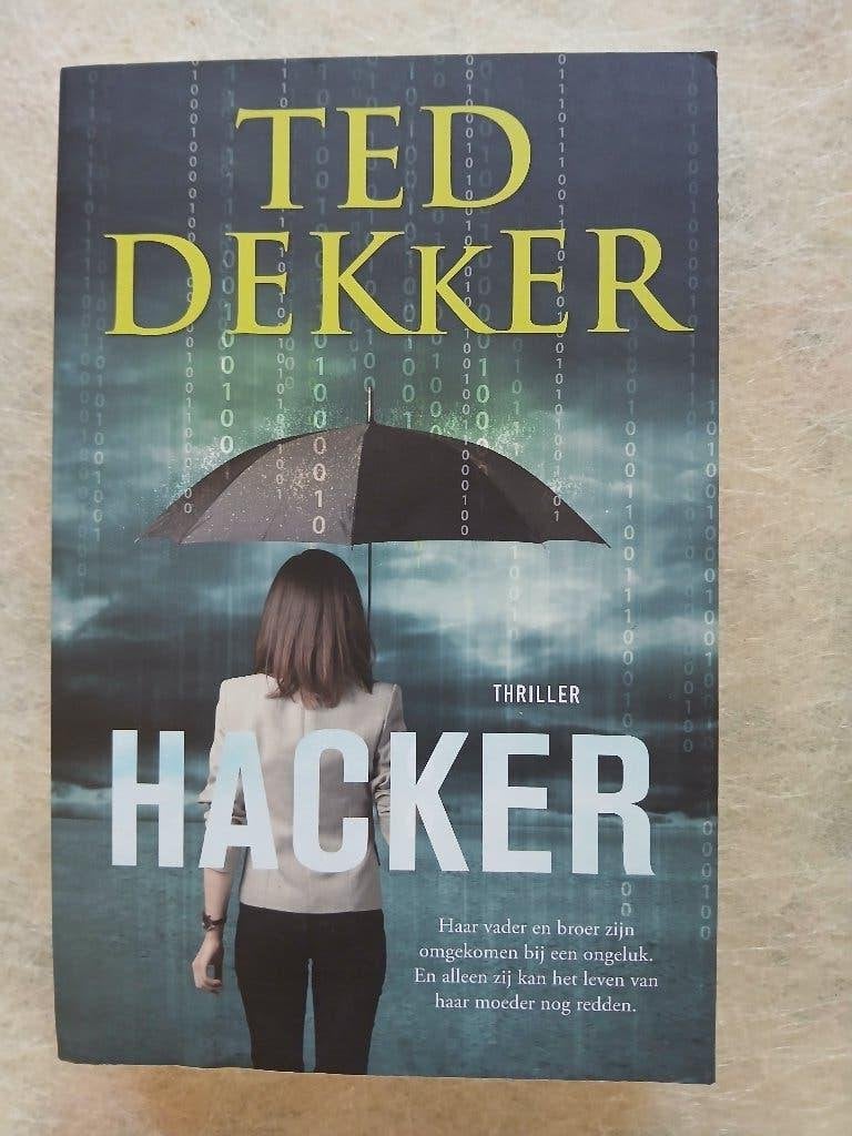 Ted Dekker - Hacker, Ophalen of Verzenden, Zo goed als nieuw, Ted Dekker