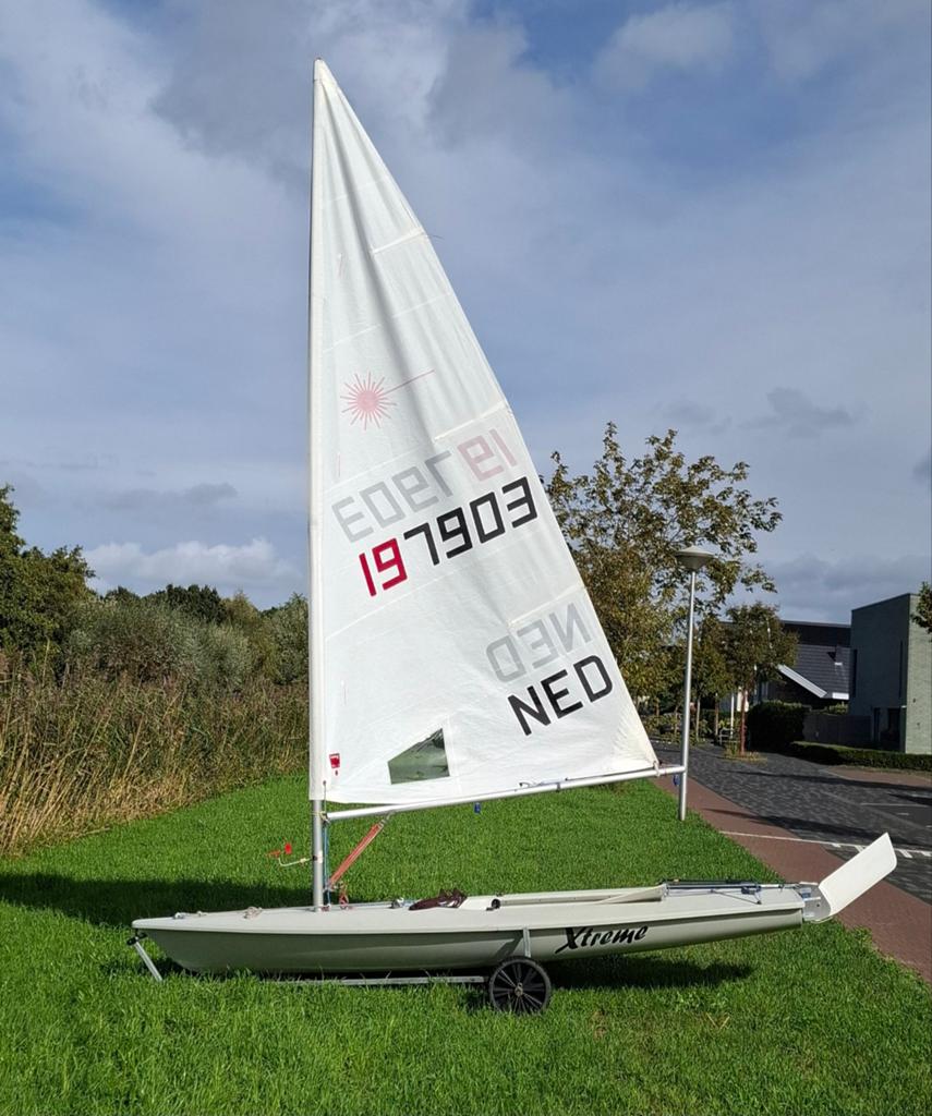 Laser zeilboot met wal- en (3 laag) weg trailer, Watersport en Boten, Zeilen en Zeiltoebehoren, Ophalen, Minder dan 15 m²