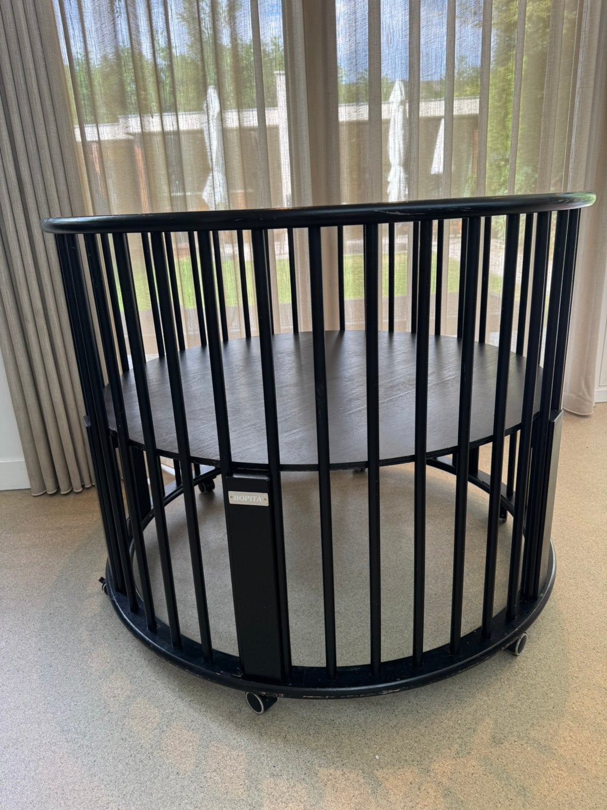 Bopita ronde zwarte houten box + wielen + hoogte verstelbaar, Ophalen of Verzenden, Gebruikt, Rond, In hoogte verstelbaar