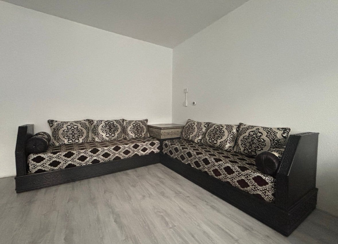 Marokkaanse sedari + hoektafel, Huis en Inrichting, Banken | Complete zithoeken, Ophalen, Gebruikt, Hout